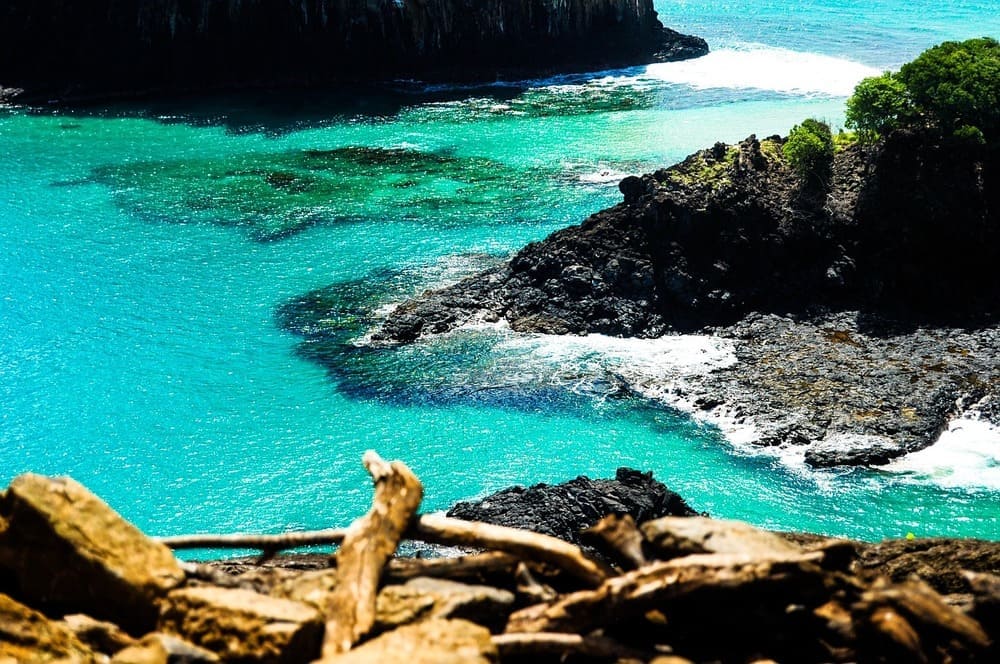 Fernando de Noronha traz muitas opções de lazer e descanso para desfrutar perto de uma natureza exuberante.