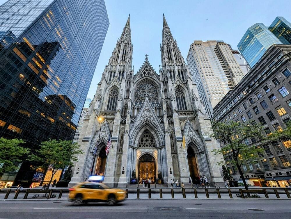 Patrick's Cathedral, uma bela estrutura neo-gótica bem no coração de Manhattan.