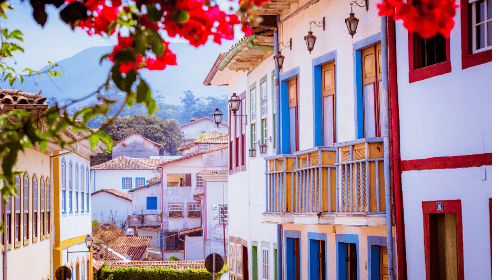 Minas Gerais é um estado que surpreende pela riqueza cultural, histórica e gastronômica. Se você está em busca de uma viagem que una a tranquilidade das cidades históricas com aventuras naturais e uma culinária de dar água na boca, este roteiro de 7 dias vai proporcionar uma imersão completa em Minas Gerais.