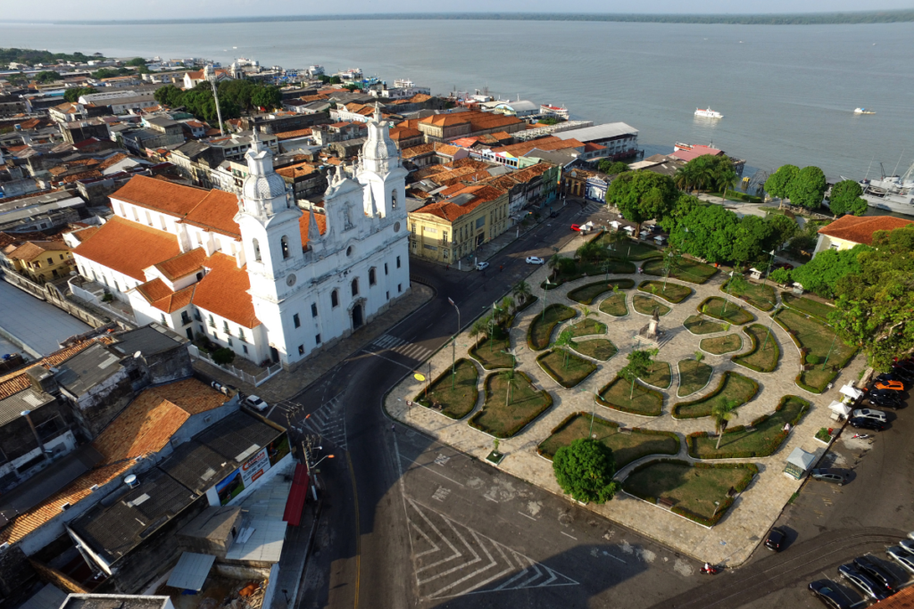 Belém do Pará, situada às margens do rio Amazonas, é um destino vibrante que combina história, cultura e gastronomia de uma forma única. Para aqueles que buscam uma experiência autêntica e inesquecível no coração da Amazônia, este itinerário de 10 dias é a escolha perfeita.