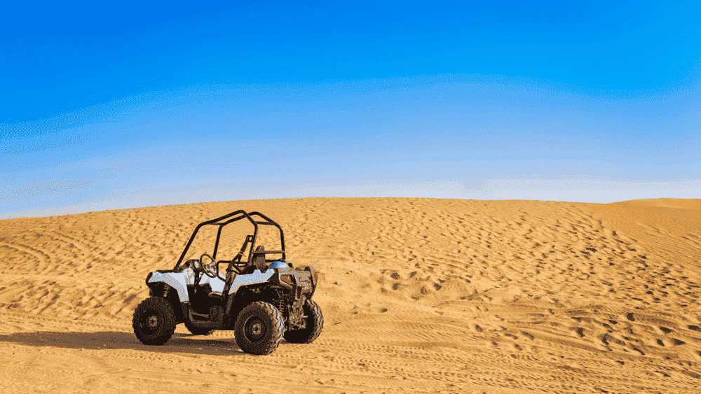   Embarque em uma aventura de buggy em direção à 3 praias: Praia de Morro, Praia das Fontes e Praia da Canoa Furada. Essas praias são conhecidas por suas belezas naturais, falésias coloridas e lagoas, proporcionando, assim, uma experiência incrível aos seus visitantes.