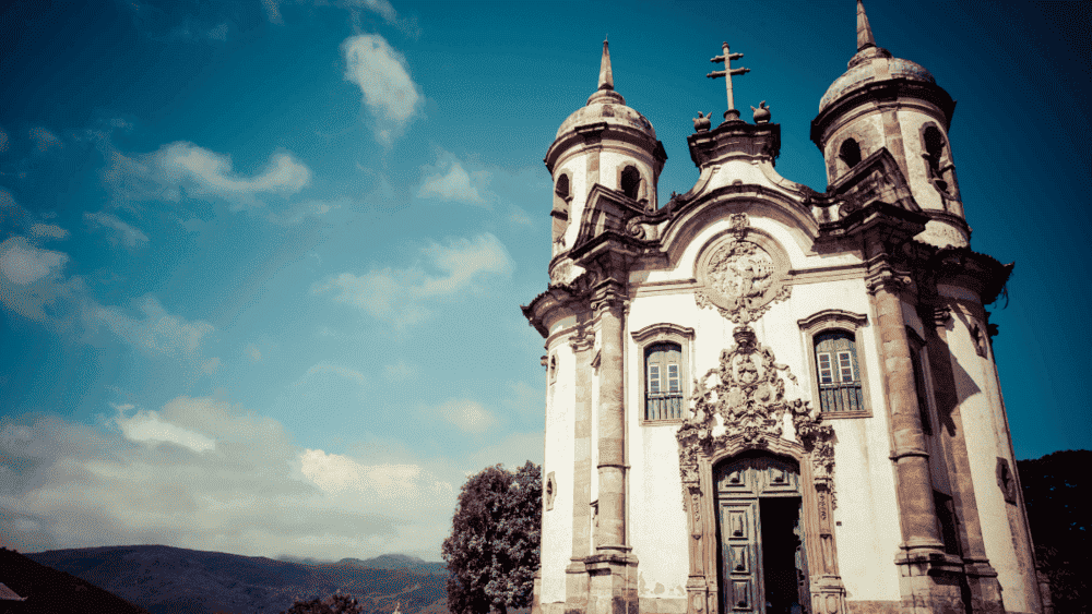 Igreja de São Francisco de Assis, uma obra-prima do barroco brasileiro.