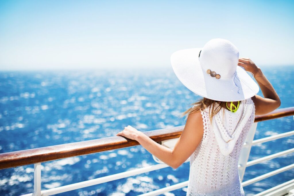 Companhias de luxo e linhas especializadas em roteiros culturais costumam oferecer pacotes com excursões guiadas. Assim, essas opções se tornam ideais para quem quer um Natal mais tranquilo e cultural. Plataformas especializadas e revistas do setor costumam listar as melhores opções de Natal a cada ano