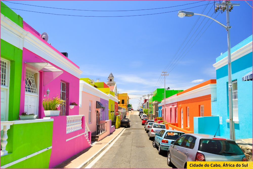 A Cidade do Cabo – a capital da África do Sul é uma metrópole rica e vibrante. Ela reúne natureza e modernidade com perfeição, além de ter um ótimo clima ameno.
Assim, pode ser uma opção de destino ideal no exterior.