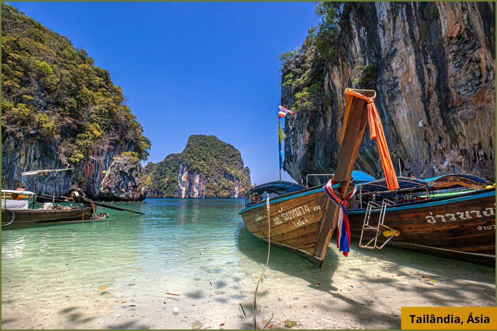 A Tailândia tem ótimo custo-benefício com alimentação, hospedagens e atrações turísticas em geral. O país combina grandes templos e palácios com áreas montanhosas e praias paradisíacas. E o melhor é que você pode visitar todos esses locais sem precisar se preocupar com o seu bolso. A dica aqui é organizar a logística de sua viagem o quanto antes.
