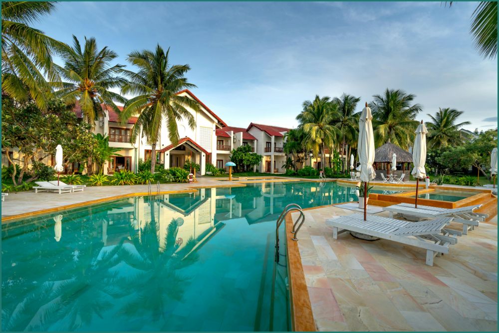 Existem cenários capazes de transformar qualquer viagem em uma experiência inesquecível, especialmente quando combinados com hospedagens de altíssimo padrão. Os resorts de luxo brasileiros evoluíram muito nos últimos anos. Eles oferecem serviços sofisticados, alta gastronomia, experiências exclusivas e imersão na natureza.