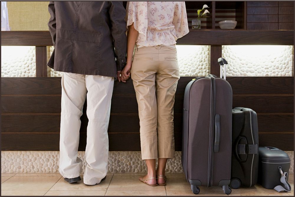 Entre dezembro e fevereiro, durante feriados, férias escolares ou grandes eventos, hotéis e pousadas tendem a elevar tarifas. Além disso, a procura aumenta e as alternativas mais econômicas se esgotam rapidamente.
Mas isso não significa que seja impossível encontrar boas opções de hospedagem por preços justos, mesmo nesses períodos disputados.